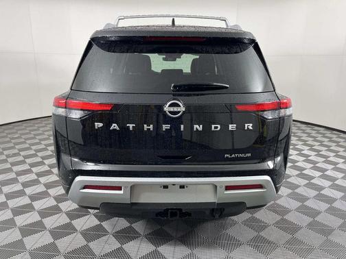 2024 Nissan Pathfinder Platinum FWD