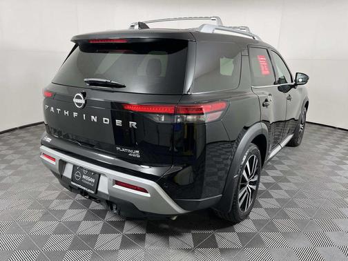 2023 Nissan Pathfinder Platinum 4WD