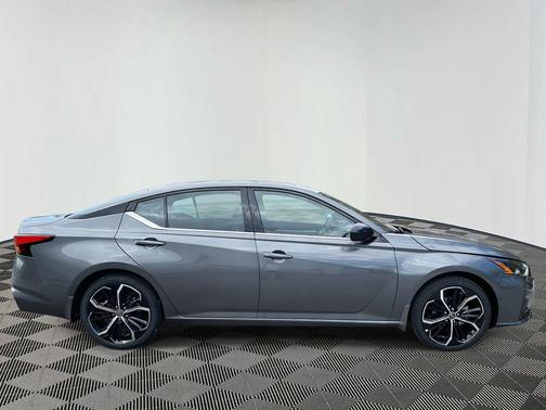 2025 Nissan Altima SR FWD