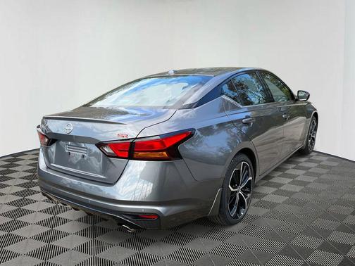 2025 Nissan Altima SR FWD