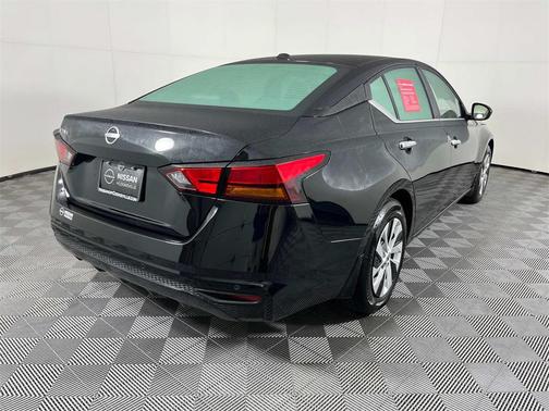 2025 Nissan Altima S FWD