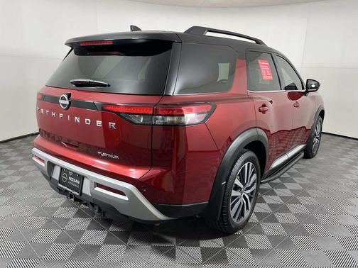 2022 Nissan Pathfinder Platinum 2WD