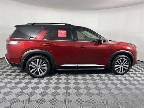 2022 Nissan Pathfinder Platinum 2WD
