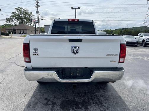 Bright White Clearcoat 2018 RAM 1500 SLT