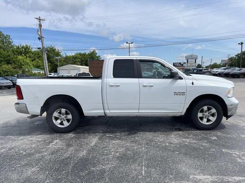 Bright White Clearcoat 2018 RAM 1500 SLT