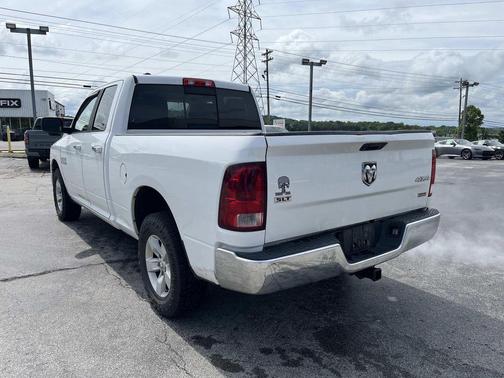 Bright White Clearcoat 2018 RAM 1500 SLT