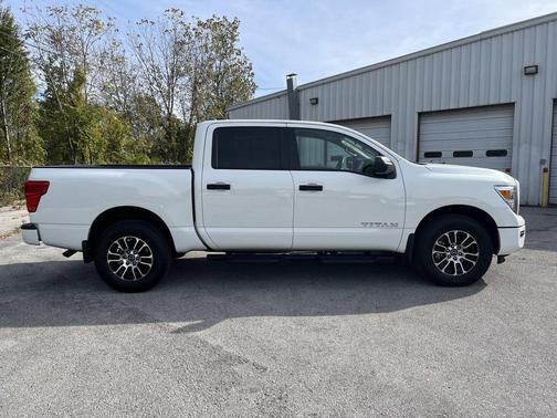 2024 Nissan Titan SV