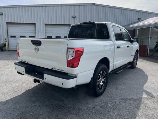 2024 Nissan Titan SV