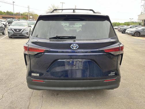 2022 Toyota Sienna XLE