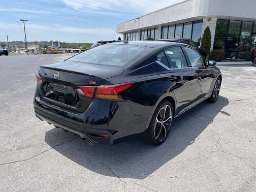 Super Black 2025 Nissan Altima SR FWD