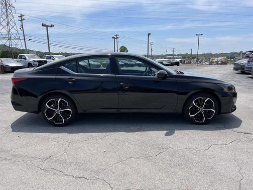 Super Black 2025 Nissan Altima SR FWD