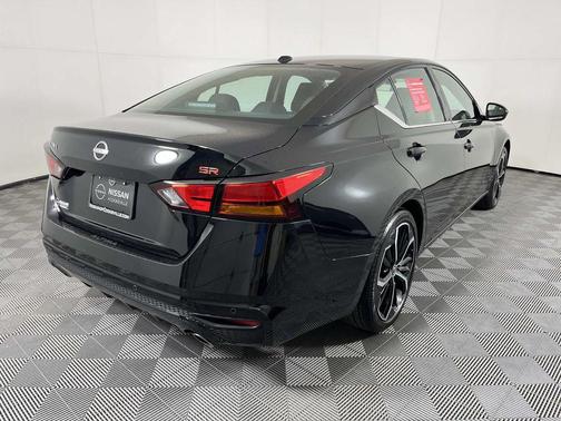 Super Black 2025 Nissan Altima SR FWD