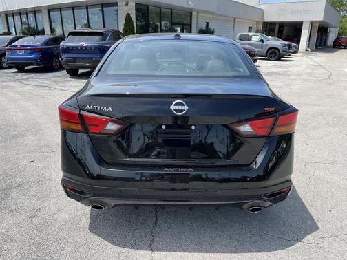 Super Black 2025 Nissan Altima SR FWD