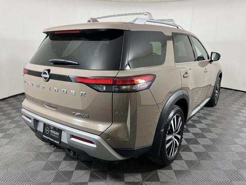 2024 Nissan Pathfinder Platinum FWD