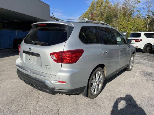 2018 Nissan Pathfinder SL