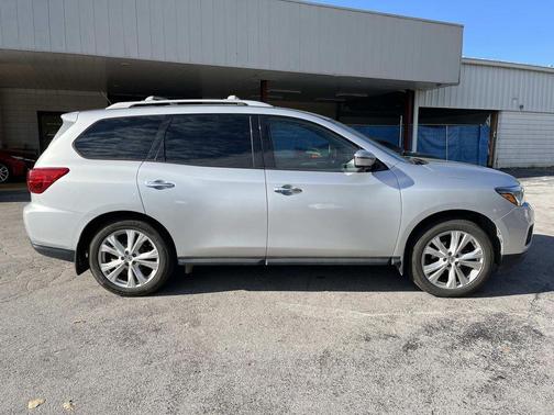 2018 Nissan Pathfinder SL