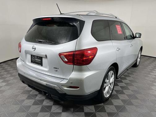 2018 Nissan Pathfinder SL