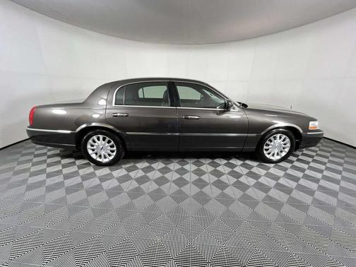 2006 Lincoln Town Car Signature