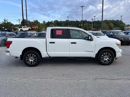 2024 Nissan Titan SV