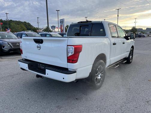 2024 Nissan Titan SV
