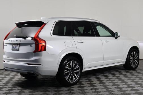 2020 Volvo XC90 T6 Momentum