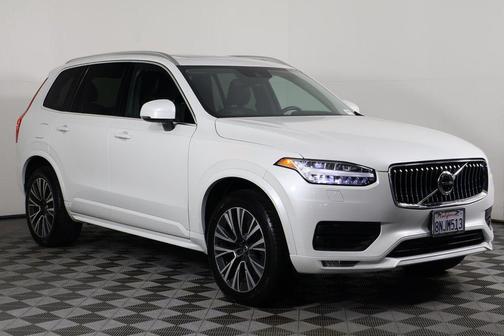 2020 Volvo XC90 T6 Momentum