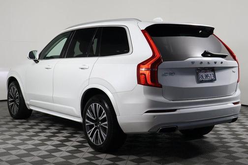 2020 Volvo XC90 T6 Momentum