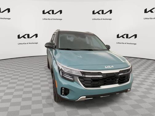 Pluton Blue/Black Roof 2024 Kia Seltos SX