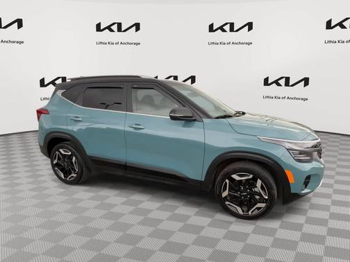 Pluton Blue/Black Roof 2024 Kia Seltos SX