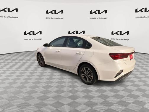 Snow White Pearl 2023 Kia Forte LXS