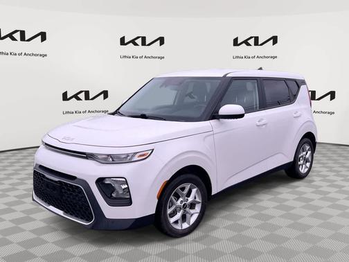 Snow White Pearl 2022 Kia Soul LX