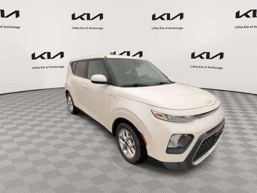 Snow White Pearl 2022 Kia Soul LX