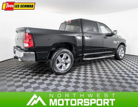 Photo 5 of 31 of 2019 RAM 1500 Classic Big Horn