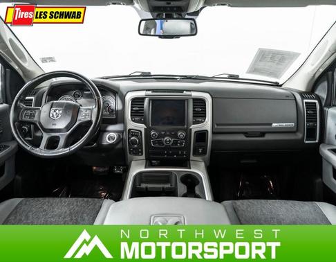 Photo 3 of 31 of 2019 RAM 1500 Classic Big Horn