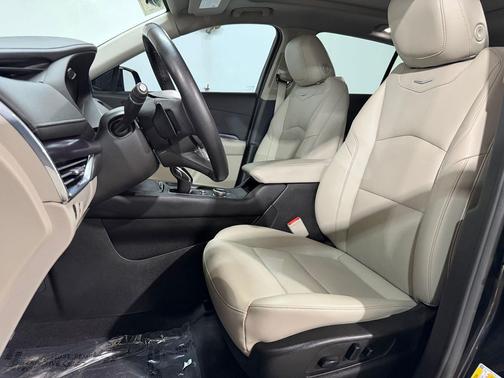 Stellar Black Metallic 2023 Cadillac XT4 Luxury