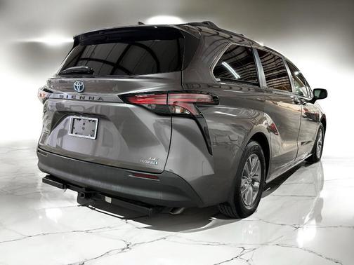 2021 Toyota Sienna LE