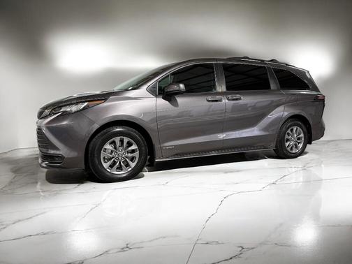 2021 Toyota Sienna LE