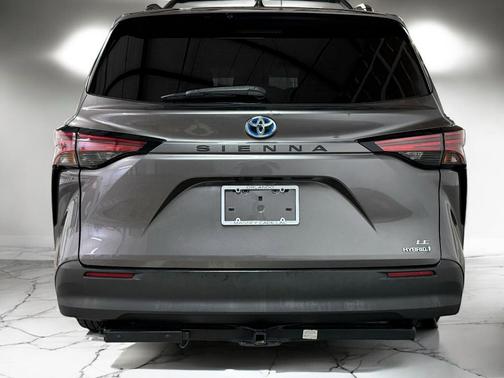2021 Toyota Sienna LE