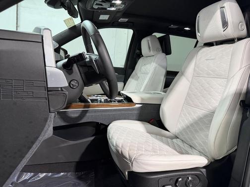 Argent Silver Metallic 2026 Cadillac Escalade ESV Sport Platinum