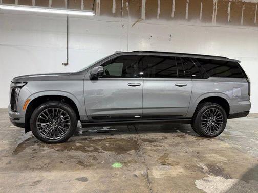 Argent Silver Metallic 2026 Cadillac Escalade ESV Sport Platinum