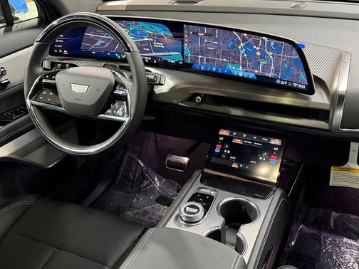 Vibrant White Tricoat 2026 Cadillac VISTIQ Sport