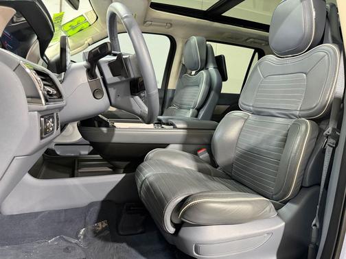 Chroma Crystal Blue Metallic Premium Colorant 2023 Lincoln Navigator Black Label