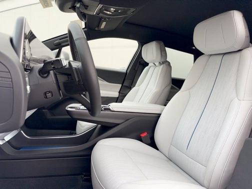 Vibrant White Tricoat 2027 Cadillac LYRIQ Sport