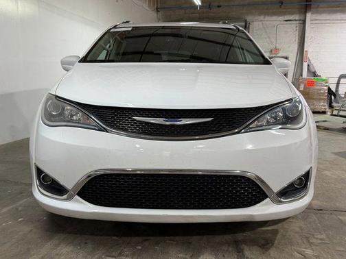 Bright White Clearcoat 2020 Chrysler Pacifica Touring L
