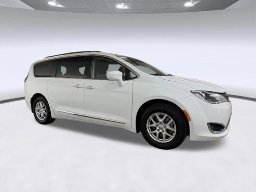 Bright White Clearcoat 2020 Chrysler Pacifica Touring L