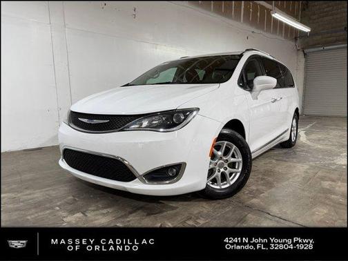 Bright White Clearcoat 2020 Chrysler Pacifica Touring L