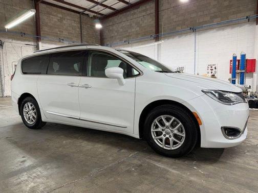 Bright White Clearcoat 2020 Chrysler Pacifica Touring L