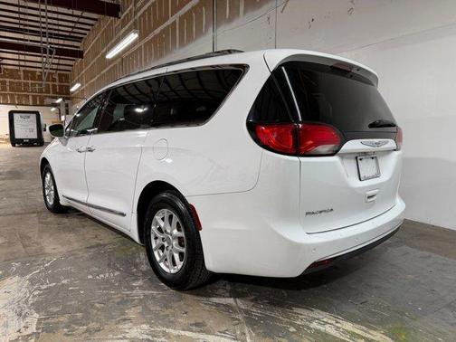 Bright White Clearcoat 2020 Chrysler Pacifica Touring L