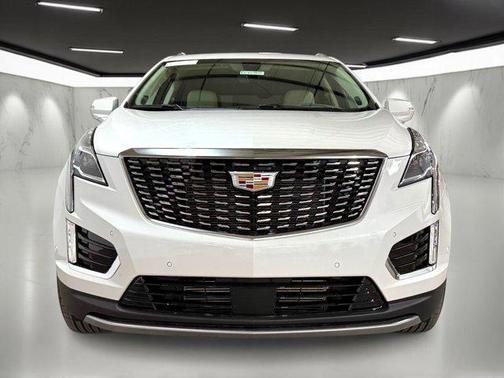 Crystal White Tricoat 2026 Cadillac XT5 Premium Luxury