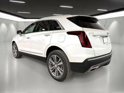 Crystal White Tricoat 2026 Cadillac XT5 Premium Luxury